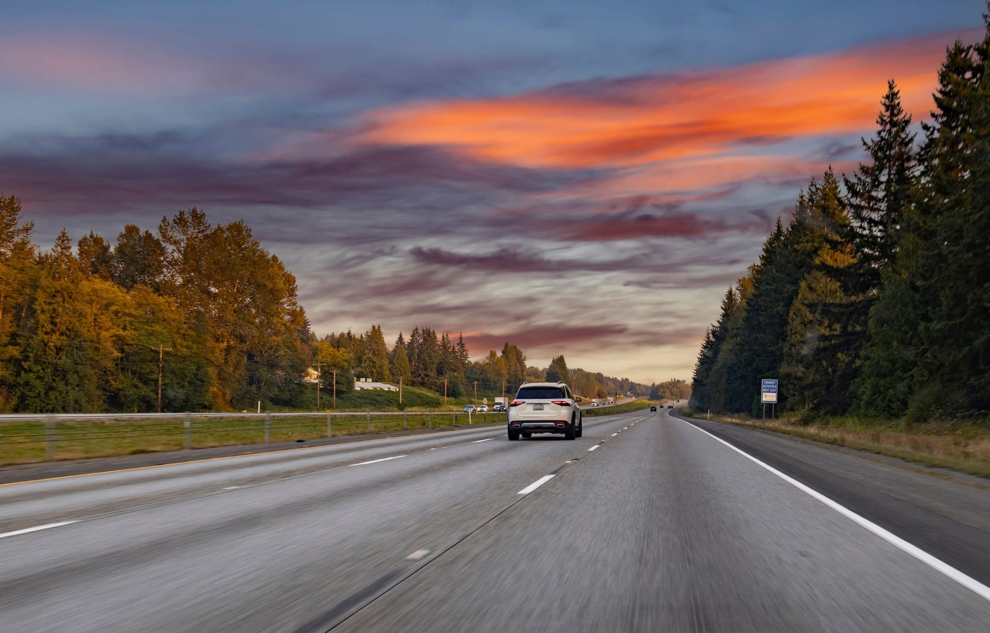Carreteras inteligentes y conductores prevenidos: cómo la tecnología mejora tu seguridad al volante